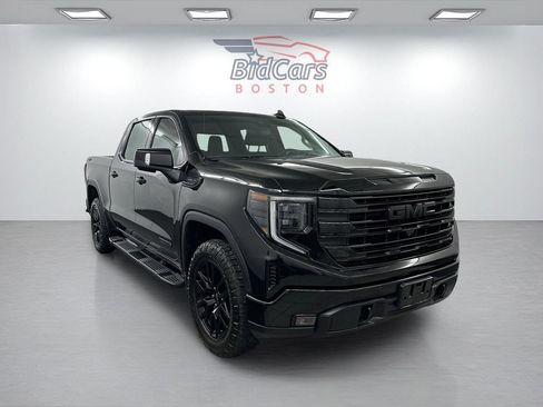 Used 2023 GMC Sierra 1500 Elevation w/ Elevation Premium Package AWD/4WD image 3