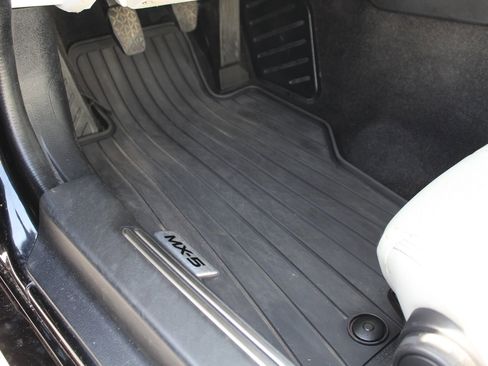 Used 2021 MAZDA MX-5 Miata RF Grand Touring image 17