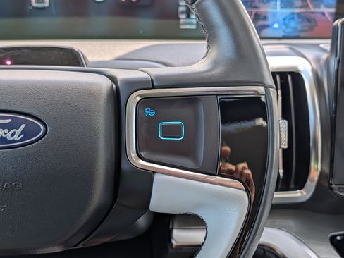 Certified 2025 Ford Expedition Platinum AWD/4WD image 31