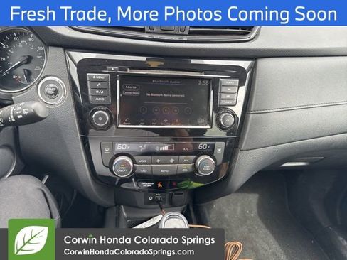 Used 2020 Nissan Rogue SV image 11