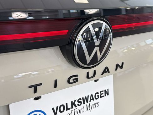 New 2026 Volkswagen Tiguan SE R-Line FWD image 34