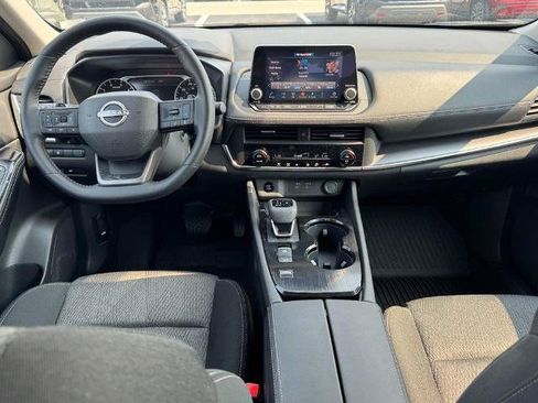 Certified 2025 Nissan Rogue SV FWD image 11