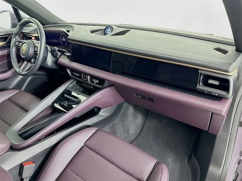 Used 2024 Porsche Macan 4 Electric image 31