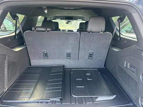 New 2025 Chevrolet Suburban Premier image 9