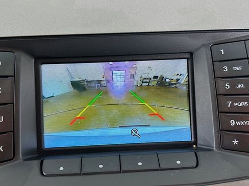 Used 2018 Ford Taurus SE image 24