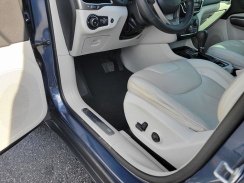 Used 2020 Jeep Cherokee Limited image 25