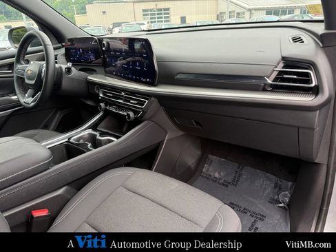 Used 2025 Chevrolet Traverse LT w/ Driver Confidence Package AWD/4WD image 30