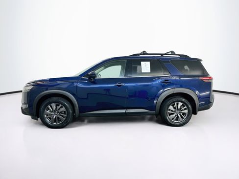 Used 2023 Nissan Pathfinder SV w/ SV Premium Package AWD/4WD image 4