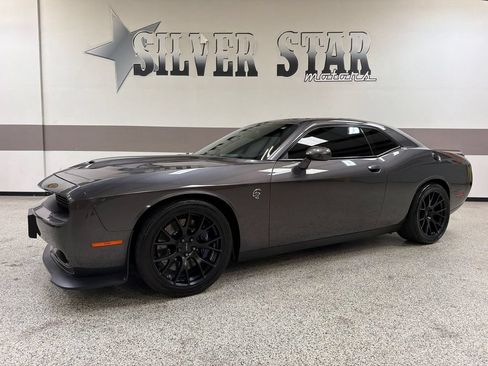 Used 2016 Dodge Challenger SRT Hellcat RWD image 1
