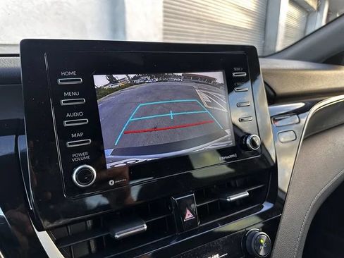 Used 2021 Toyota Camry SE w/ Carpet Mat Package (TMS) FWD image 9