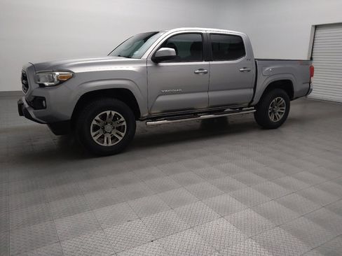 Used 2016 Toyota Tacoma SR5 w/ Towing Package image 2