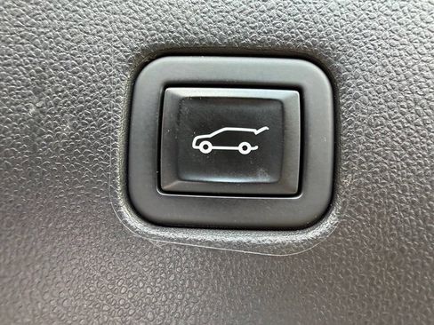 Used 2020 Chevrolet Blazer LT w/ Sound & Technology Package AWD/4WD image 18