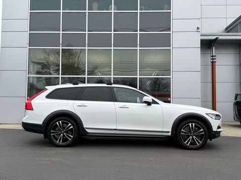 Used 2018 Volvo V90 T5 Cross Country w/ Convenience Package image 5