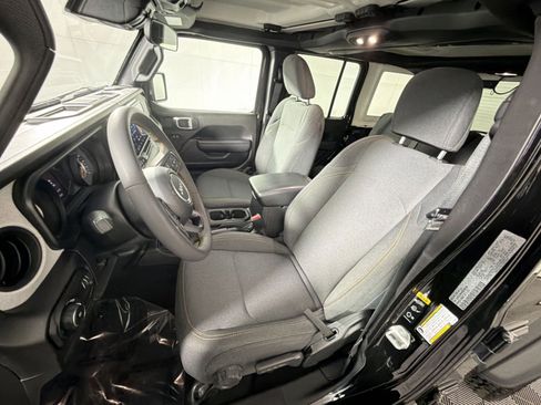 Used 2024 Jeep Wrangler Sport S image 13