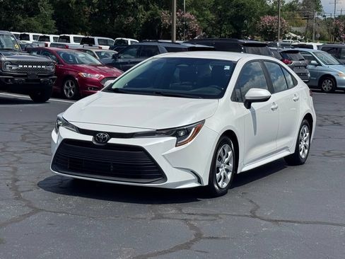 Used 2023 Toyota Corolla LE FWD image 2
