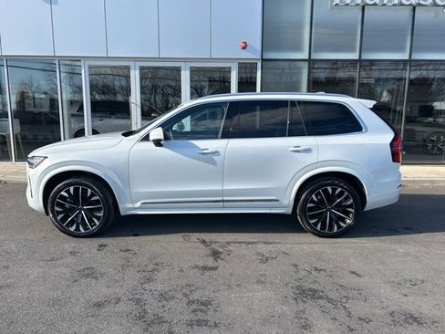 Used 2025 Volvo XC90 B5 Plus image 2