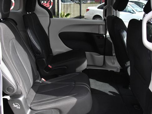 Used 2023 Chrysler Voyager LX image 46