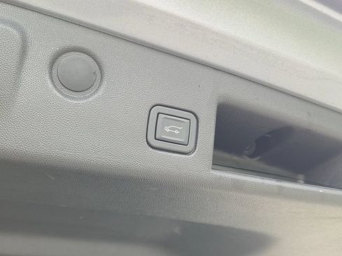 Used 2023 Chevrolet Equinox RS w/ RS Leather Package FWD image 12
