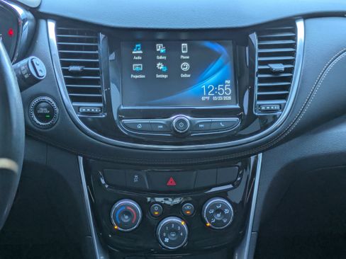 Used 2017 Chevrolet Trax Premier FWD image 5