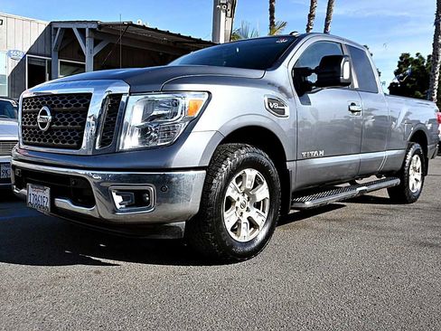 Used 2017 Nissan Titan SV image 1