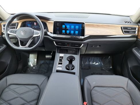 Certified 2025 Volkswagen Atlas SE image 9