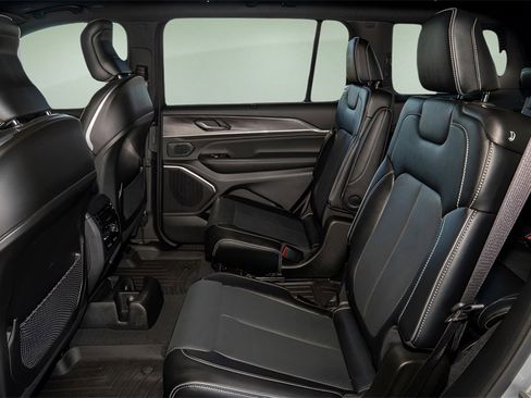 Used 2024 Jeep Grand Cherokee L Overland w/ Luxury Tech Group IV image 20