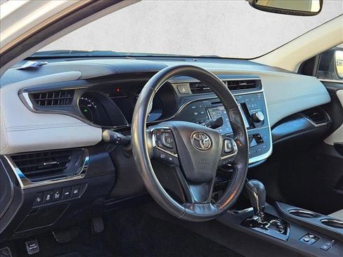 Used 2018 Toyota Avalon Limited FWD image 9