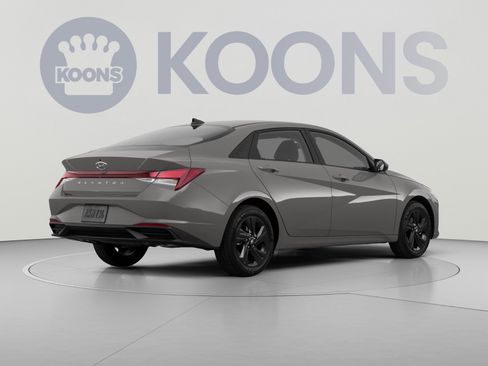 Used 2023 Hyundai Elantra SEL w/ Cargo Package FWD image 4