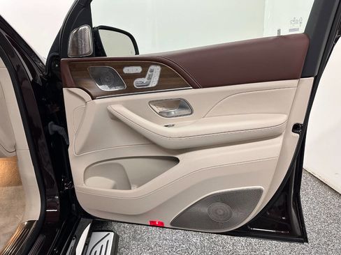 Used 2023 Mercedes-Benz Maybach GLS 600 4MATIC image 33