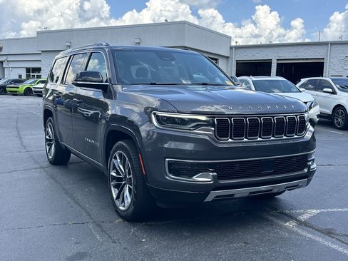 Used 2023 Jeep Wagoneer Series III w/ Premium Group I RWD image 2