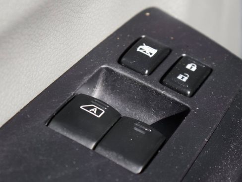 Used 2018 Nissan NV 2500 SV w/ Navigation Package image 13