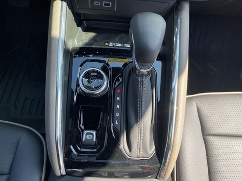 New 2025 GMC Canyon Denali w/ LPO, Denali Black Edition image 16