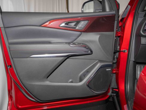 New 2026 Chevrolet Traverse RS w/ LPO, Floor Liner Package image 7