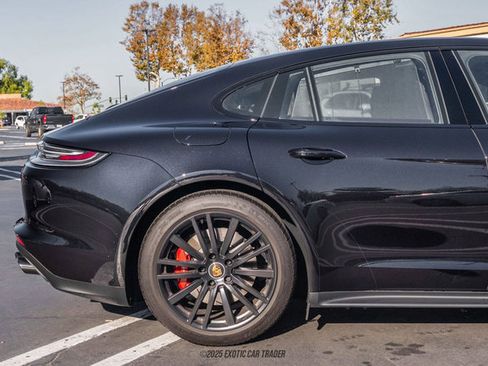 Used 2023 Porsche Panamera GTS image 10