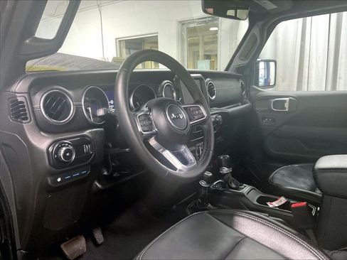 Used 2023 Jeep Wrangler Unlimited Sahara w/ Cold Weather Group AWD/4WD image 8