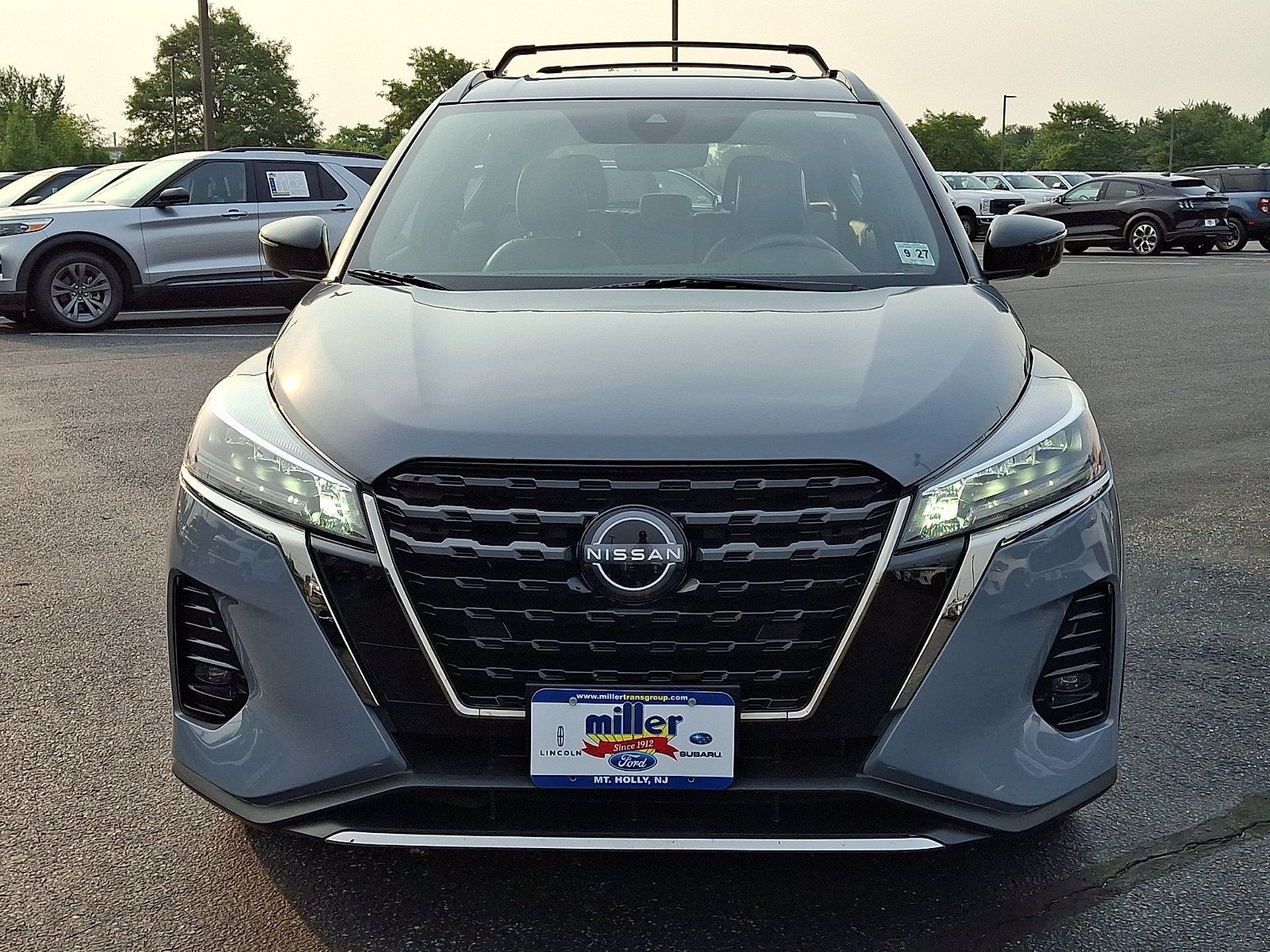 Used 2023 Nissan Kicks SR w/ SR Premium Package FWD image 2
