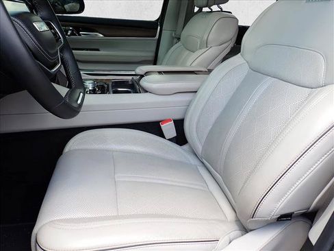 Used 2023 Jeep Grand Wagoneer Series II AWD/4WD image 10