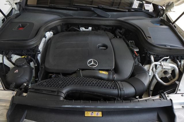 Used 2021 Mercedes-Benz GLC 300 4MATIC image 32