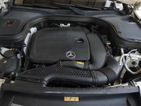 Used 2021 Mercedes-Benz GLC 300 4MATIC image 32