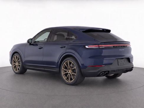 Used 2024 Porsche Cayenne Coupe AWD/4WD image 5