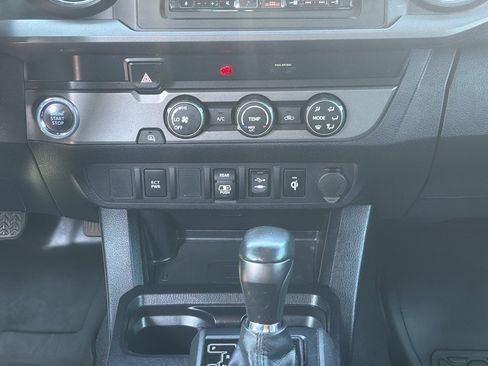 Used 2019 Toyota Tacoma TRD Off-Road RWD image 17