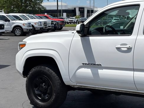 Used 2018 Toyota Tacoma SR AWD/4WD image 6
