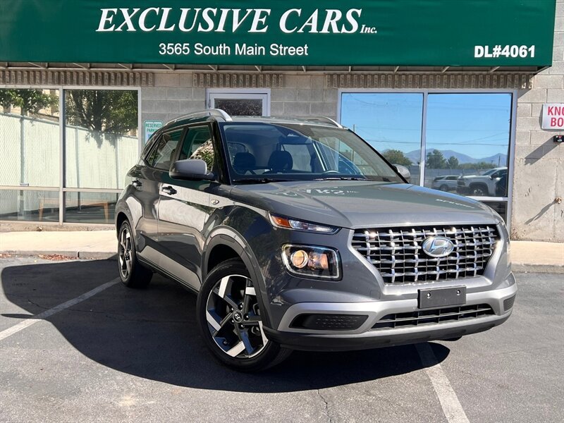 Used 2025 Hyundai Venue SEL FWD image 1