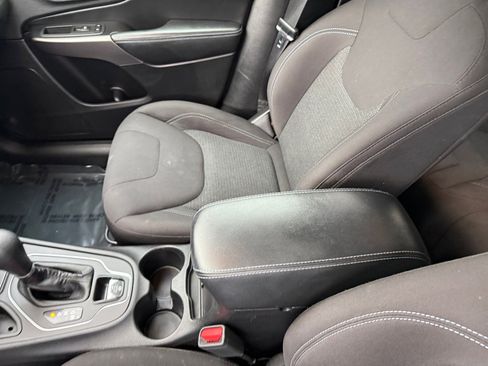 Used 2019 Jeep Cherokee Latitude w/ Popular Appearance Group image 14