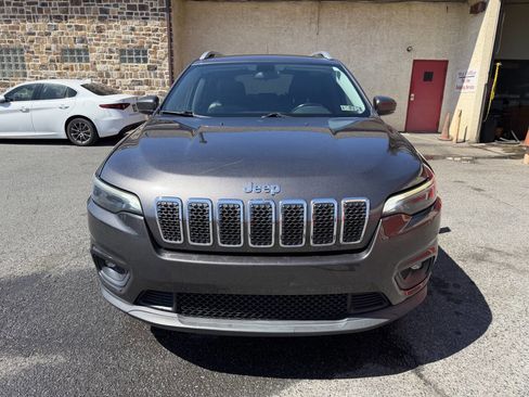 Used 2019 Jeep Cherokee Latitude Plus AWD/4WD image 9