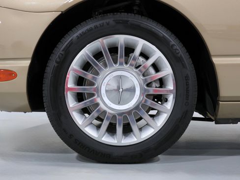 Used 2005 Ford Thunderbird image 48