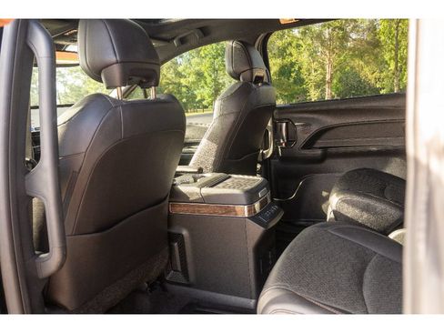 Used 2025 Toyota Sienna Platinum AWD/4WD image 15