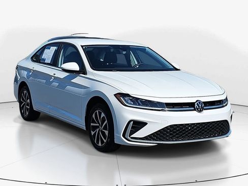 Used 2025 Volkswagen Jetta S image 2