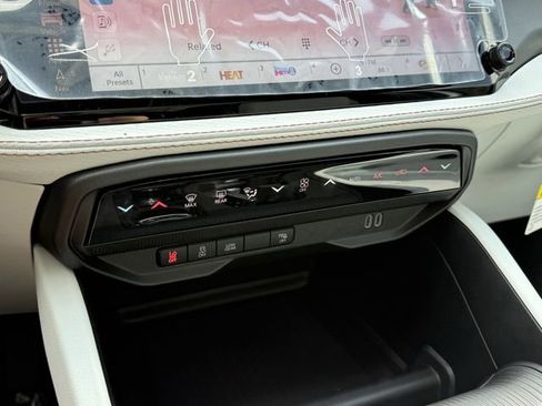 New 2026 Jeep Cherokee Overland image 24