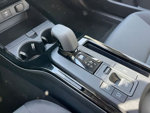 Used 2025 Toyota Prius LE image 40